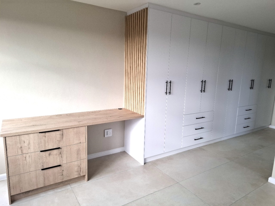 4 Bedroom Property for Sale in Lemoenkloof Western Cape